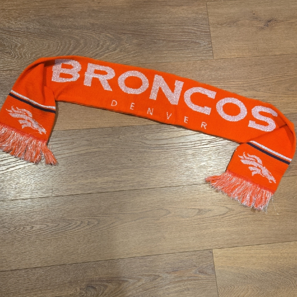 DENVER BRONCOS ORANGE KNIT SCARF.    #7302